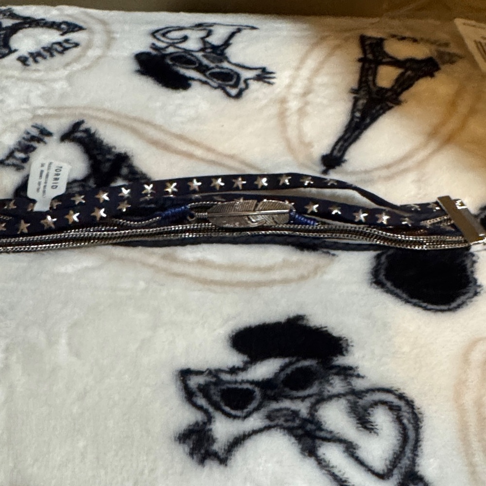 NWT Torrid Blue Star American Bracelet Size 3/4 Magnetic Closure - Picture 3 of 8